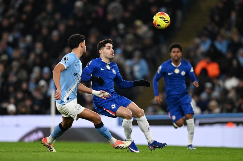 Chelsea gặp khó trước Man City