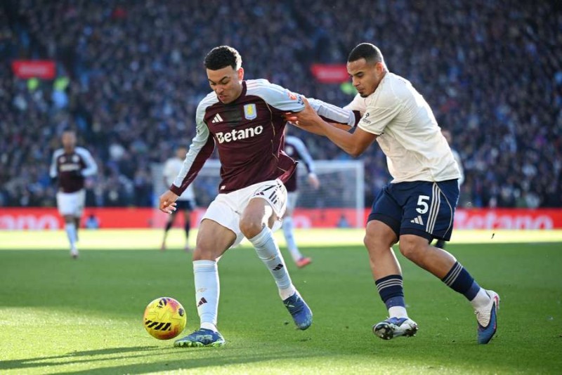 Freiburg khó ngăn cản Aston Villa vô địch